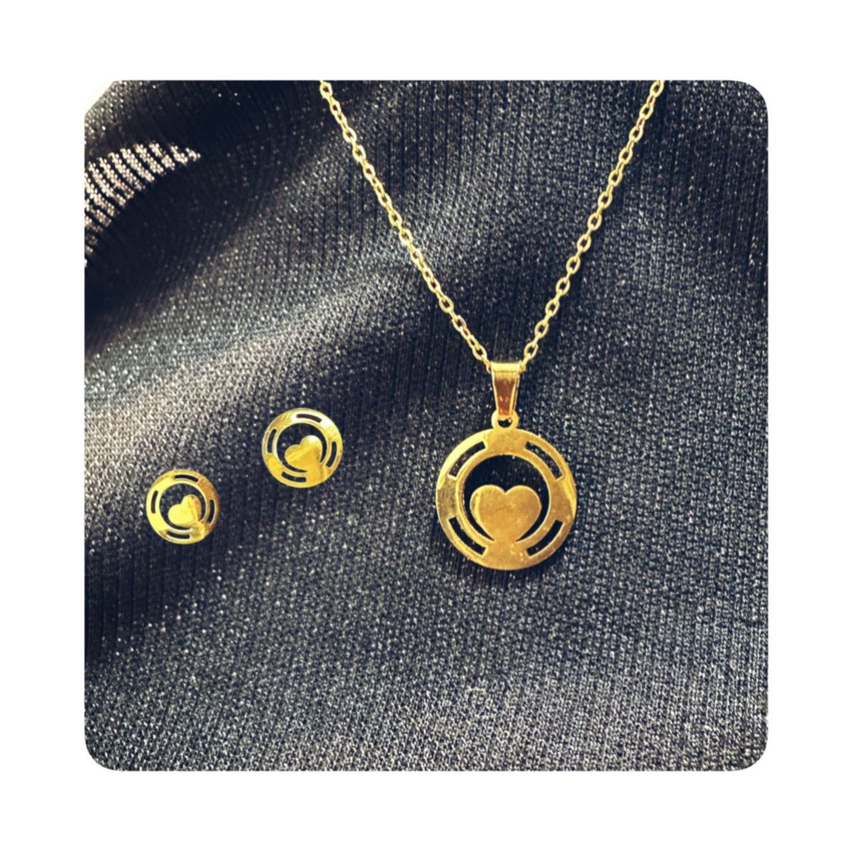 GENERICO - Pack Acero Collar con dije y Aretes - Corazon Vibrante Dorado