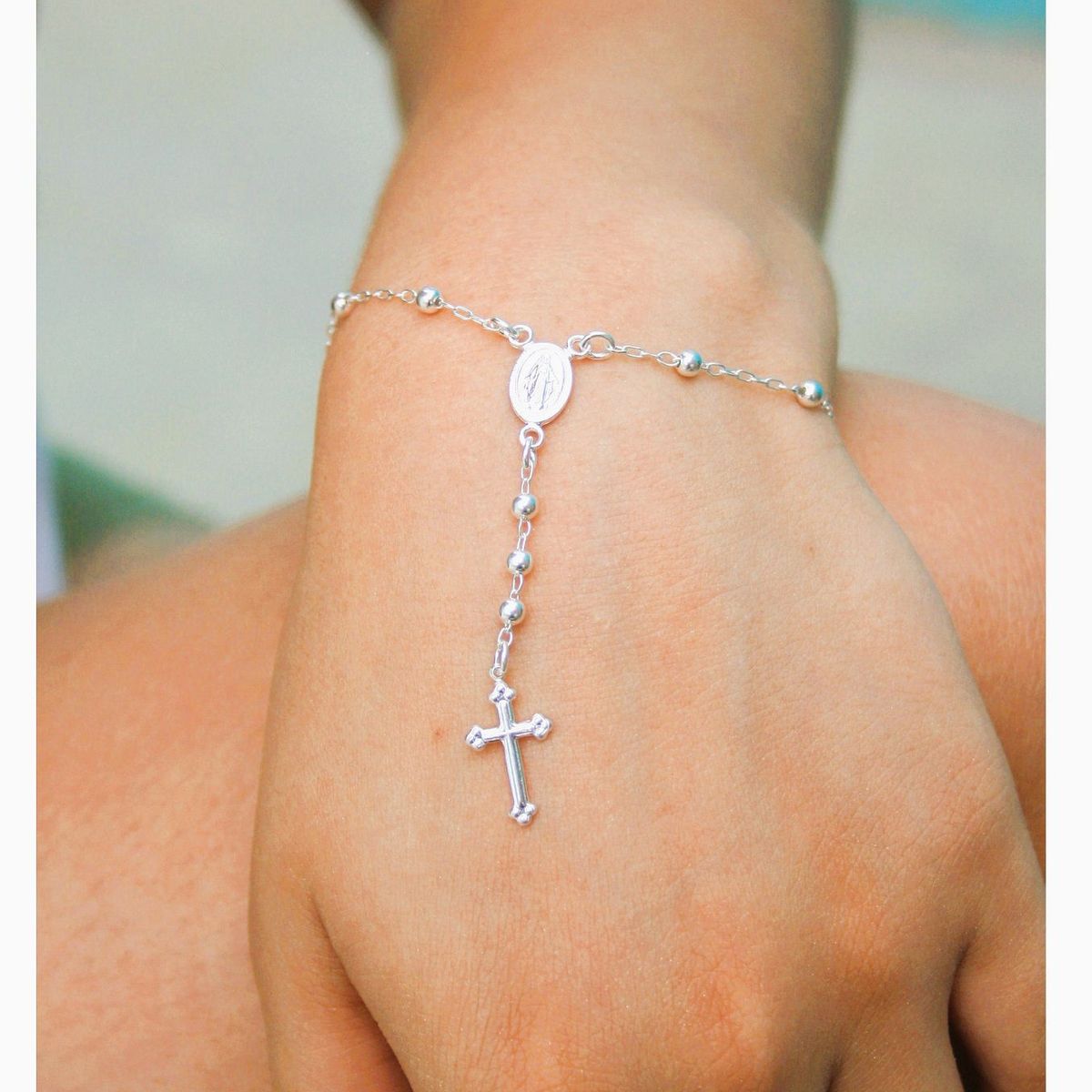 FERNANDA ROMERO JOYAS Y ACCESORIOS - Delicada pulsera Denario elaborada en Plata - FE y Bendición