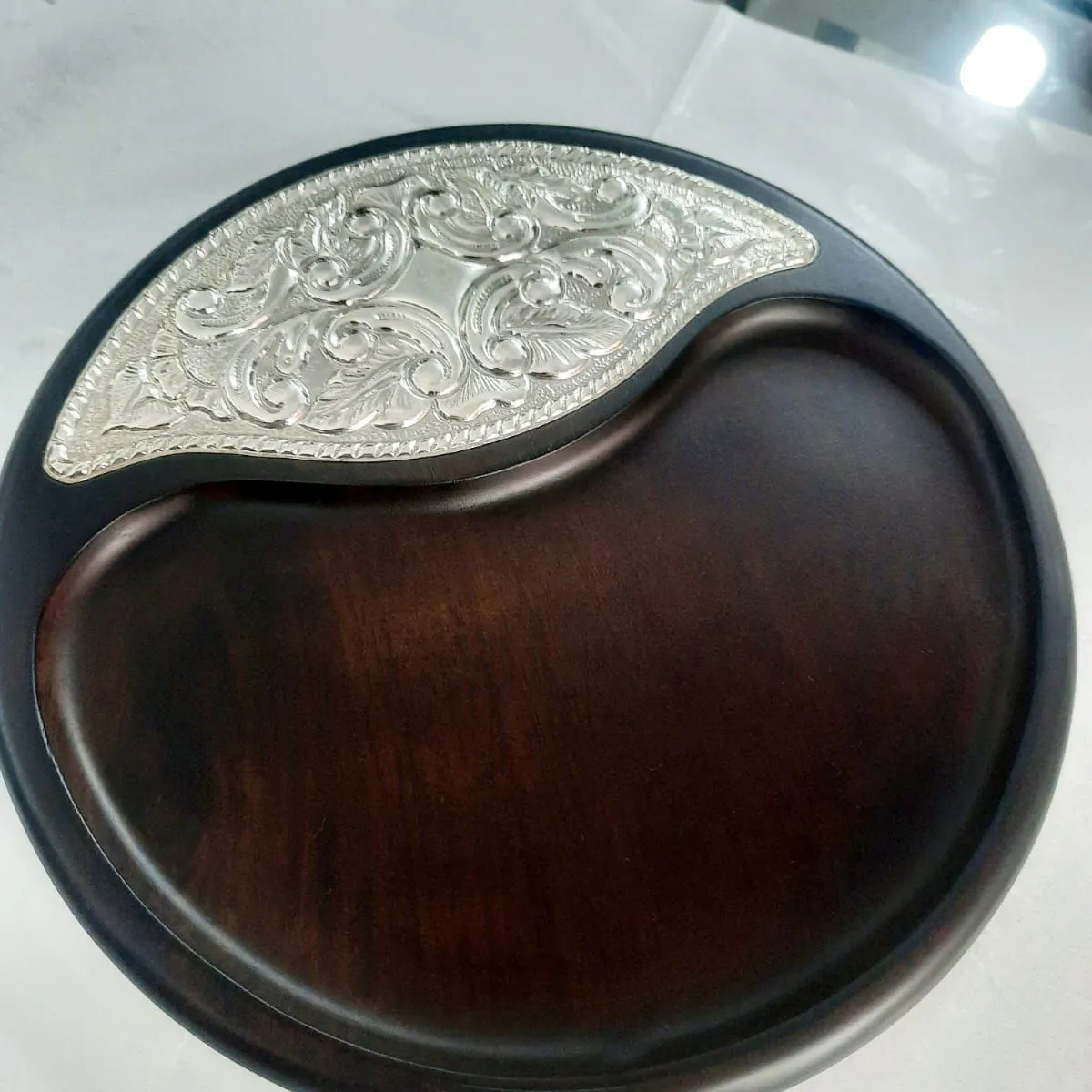 PERUVIANE - Plato de madera para piqueo con diseño de plat..950 de 25 cm