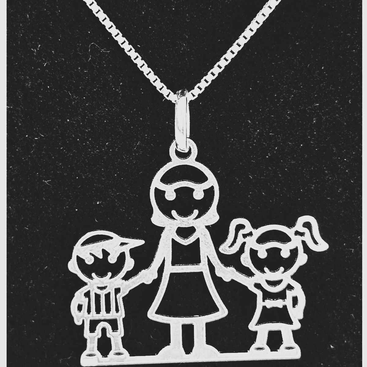 FERNANDA ROMERO JOYAS Y ACCESORIOS - Collar "Mamá Niño y Niña"  elaborado en Plata Nacional