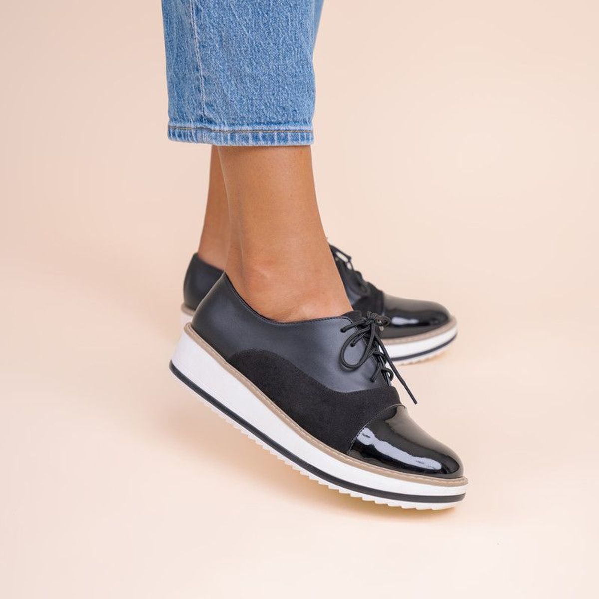 KAWKI - ZAPATOS DE MUJER OXFORD DIVERSION NEGRO PUNTA CHAROL