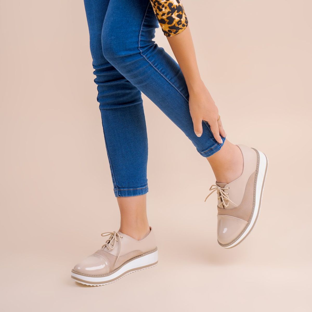 KAWKI - ZAPATOS DE MUJER OXFORD DIVERSION BEIGE PUNTA CHAROL