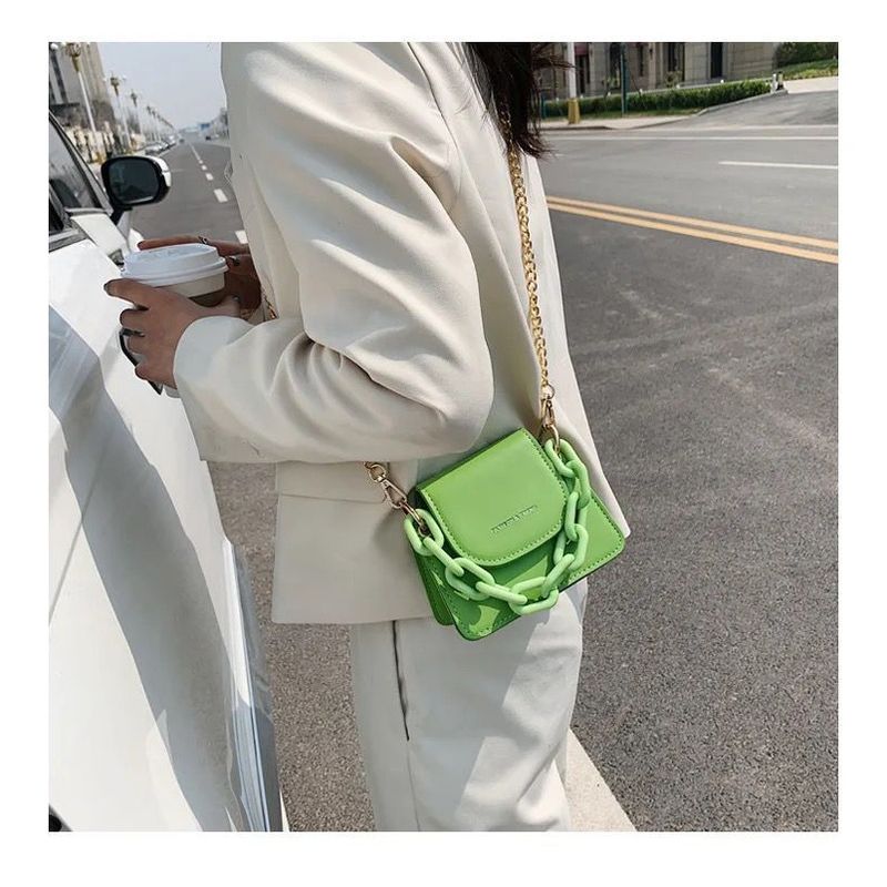 GENERICO - CARTERA MINI CON CADENA