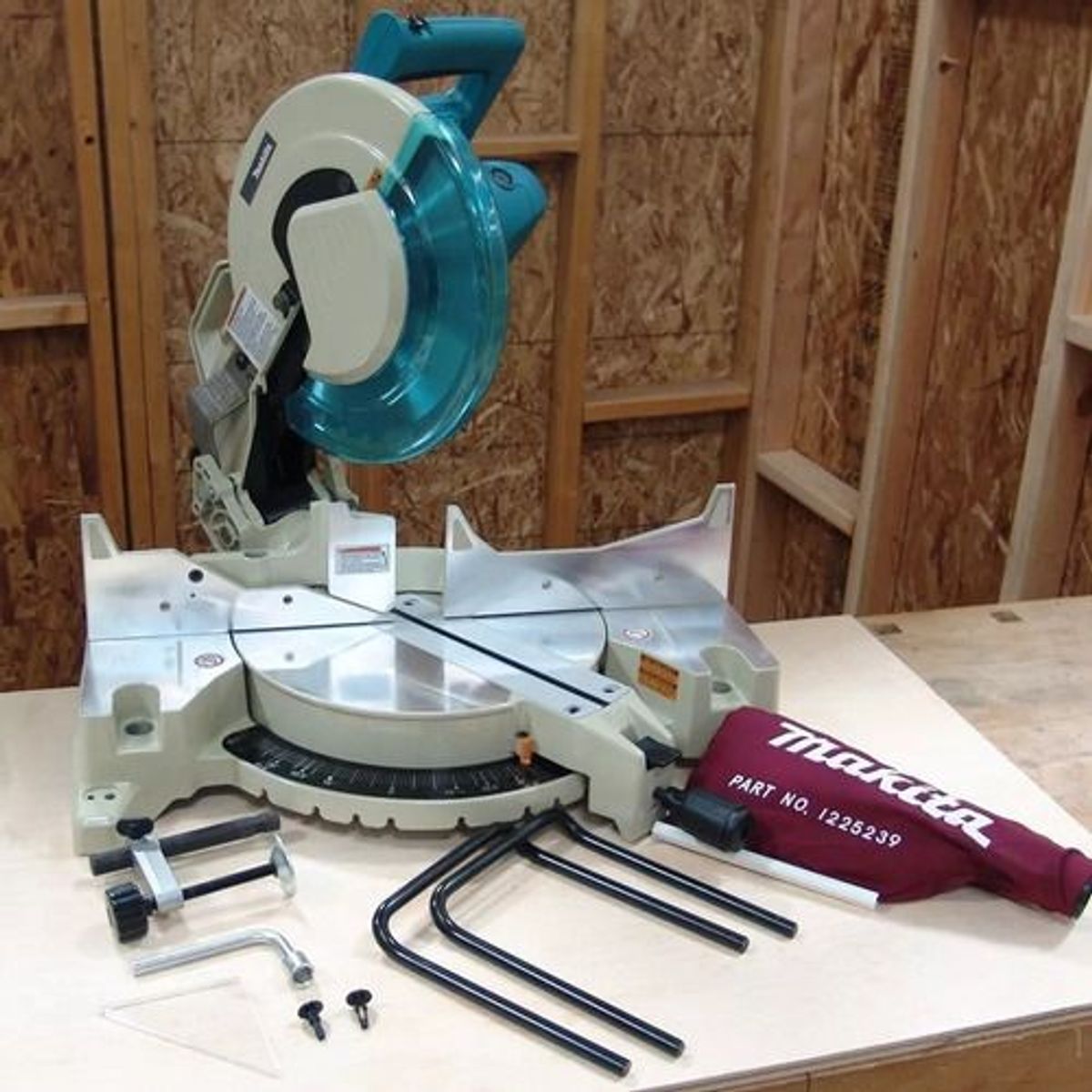 MAKITA - Sierra Ingleteadora 12 1650W