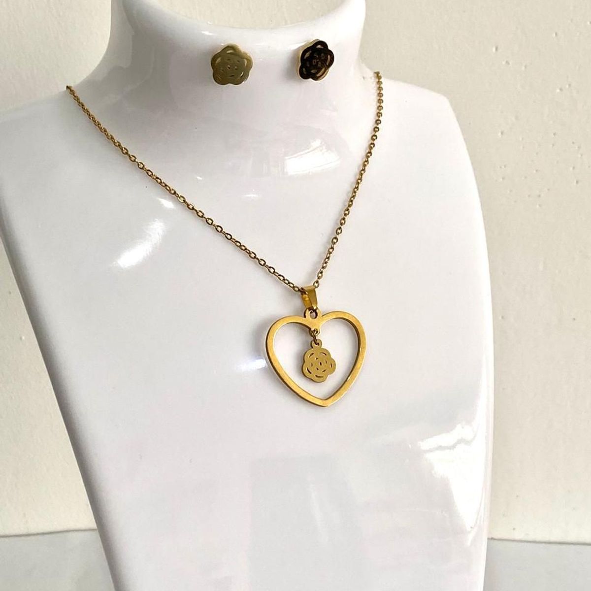 GENERICO - Collar y aretes de corazon y flor