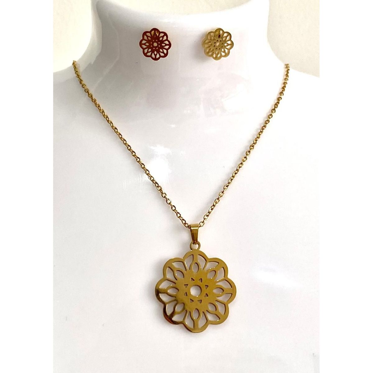 GENERICO - Collar y aretes flor de verano