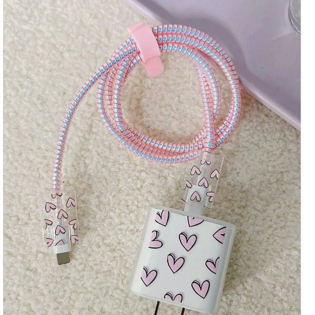 GENERICO - PROTECTOR DE CARGADOR DE IPHONE DE CORAZONES