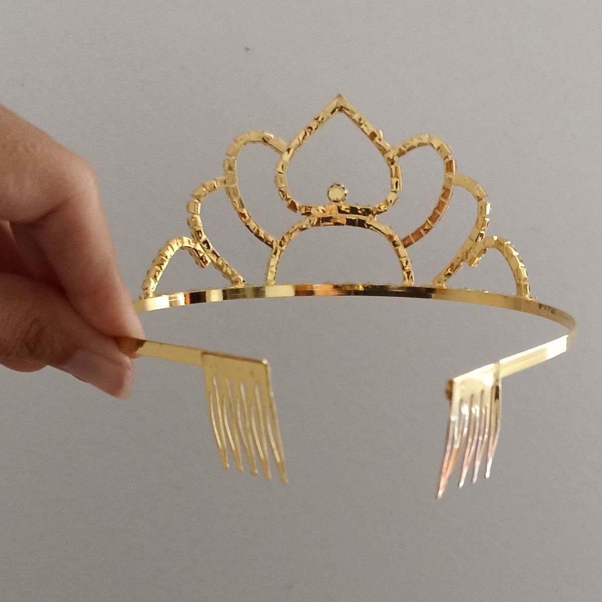 GENERICO - Corona tiara diadema dorada grande fiesta modelo flor