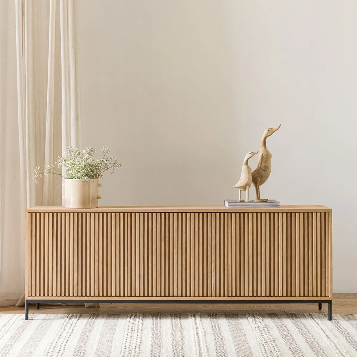 TU MESITA - Aparador Moderno Calmell Color Duna TU MESITA 3 puertas