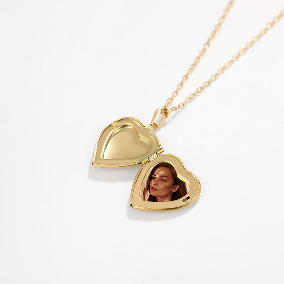 GENERICO - Collar relicario corazón brillante enchapado en oro 18k para mujer