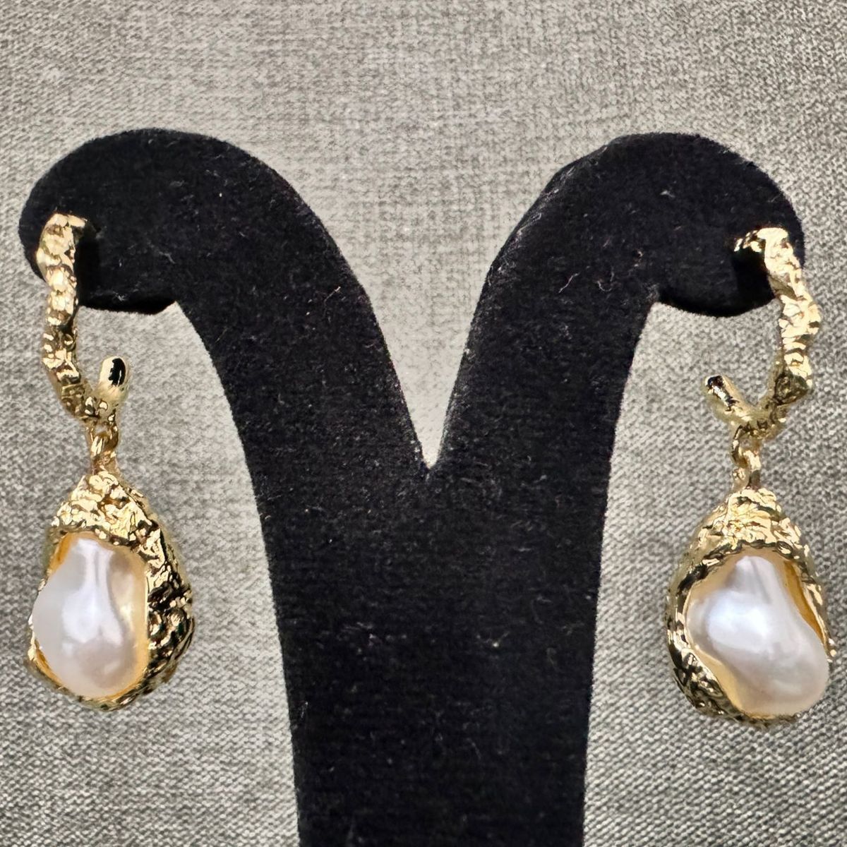 GENERICO - Aretes perlas colgante con borde dorado cultivadas de agua dulce