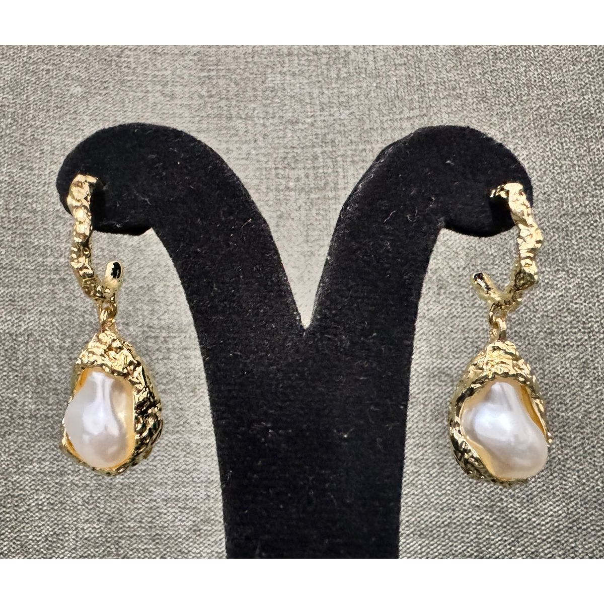 GENERICO - Aretes perlas colgante con borde dorado cultivadas de agua dulce