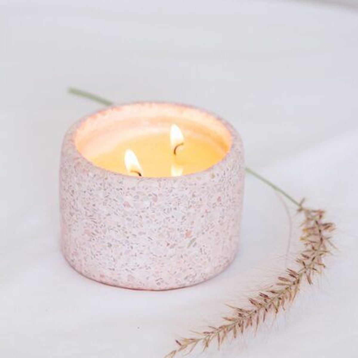 CANDRA - Vela terrazo Vive presente vive consciente Rosada