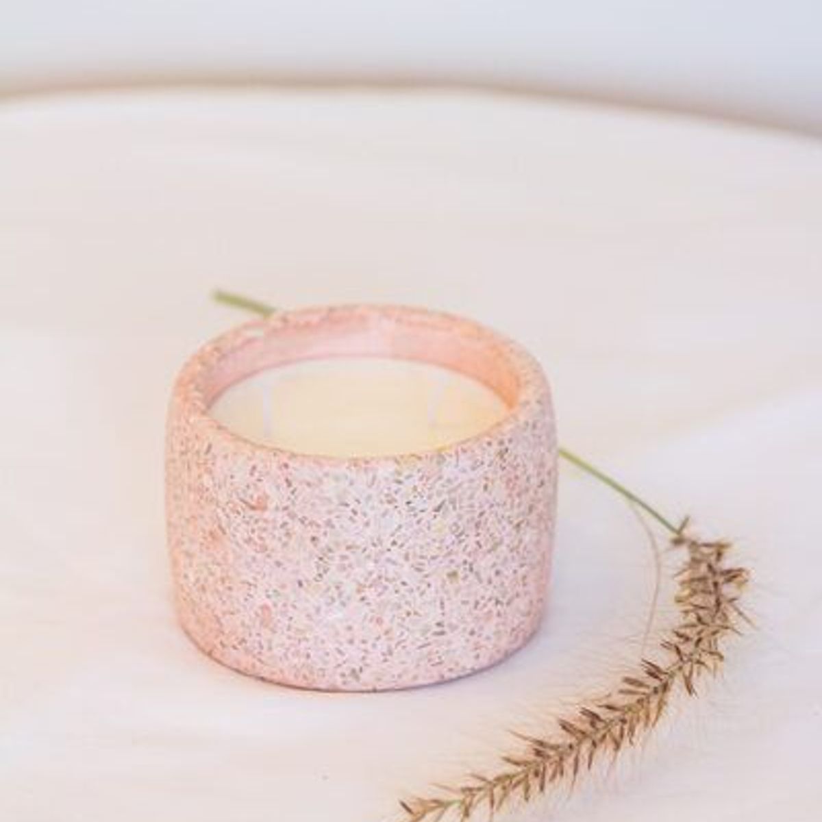 CANDRA - Vela terrazo Vive presente vive consciente Rosada