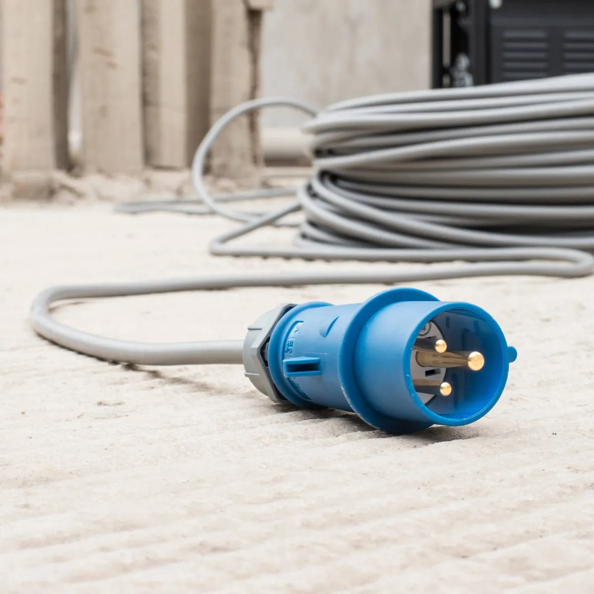 GENERICO - ENCHUFE INDUSTRIAL 2P + T 250V AZUL 6H IP44 MENNEKES