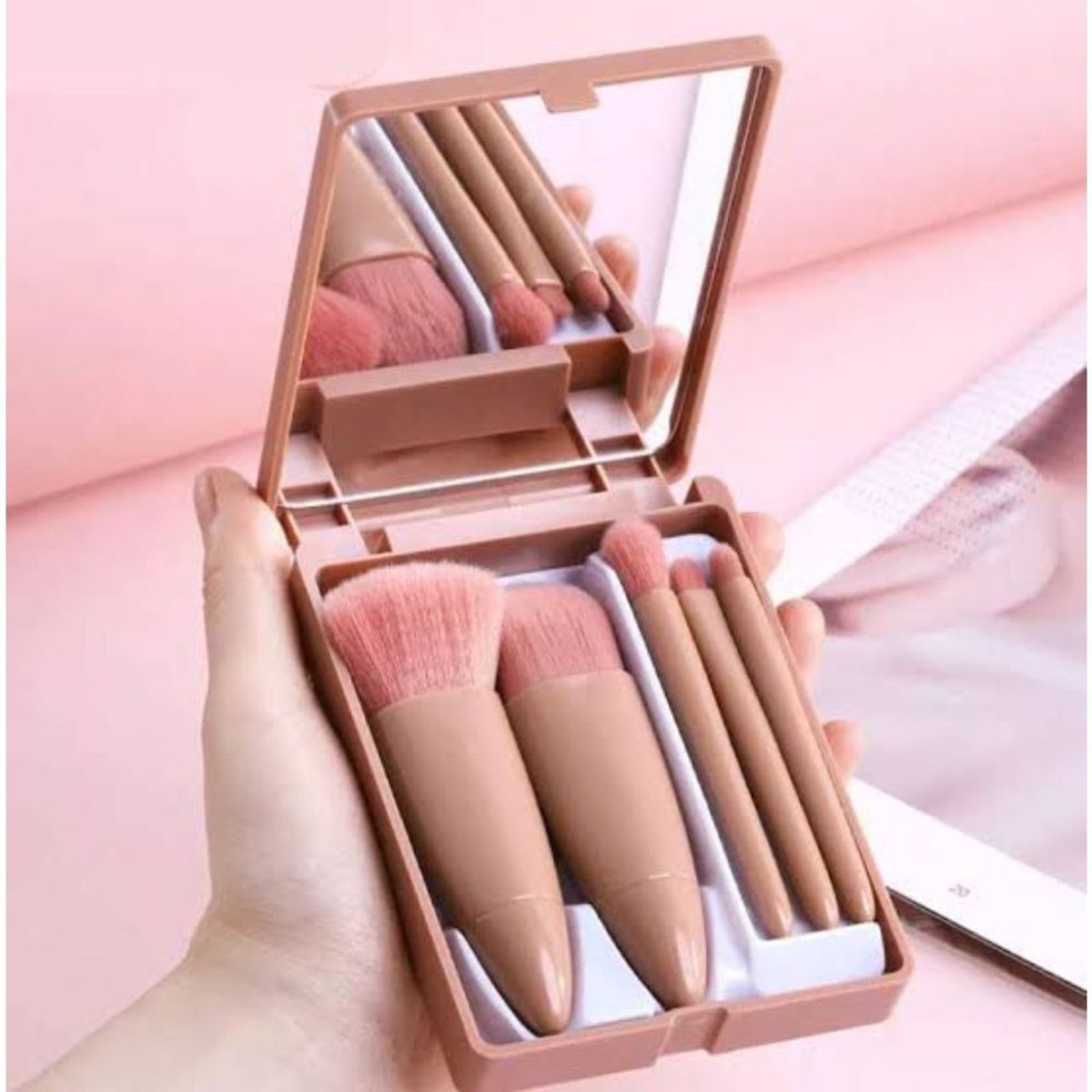 GENERICO - Set x 5 Mini Brochas con Estuche y Espejo para Cartera - Nude