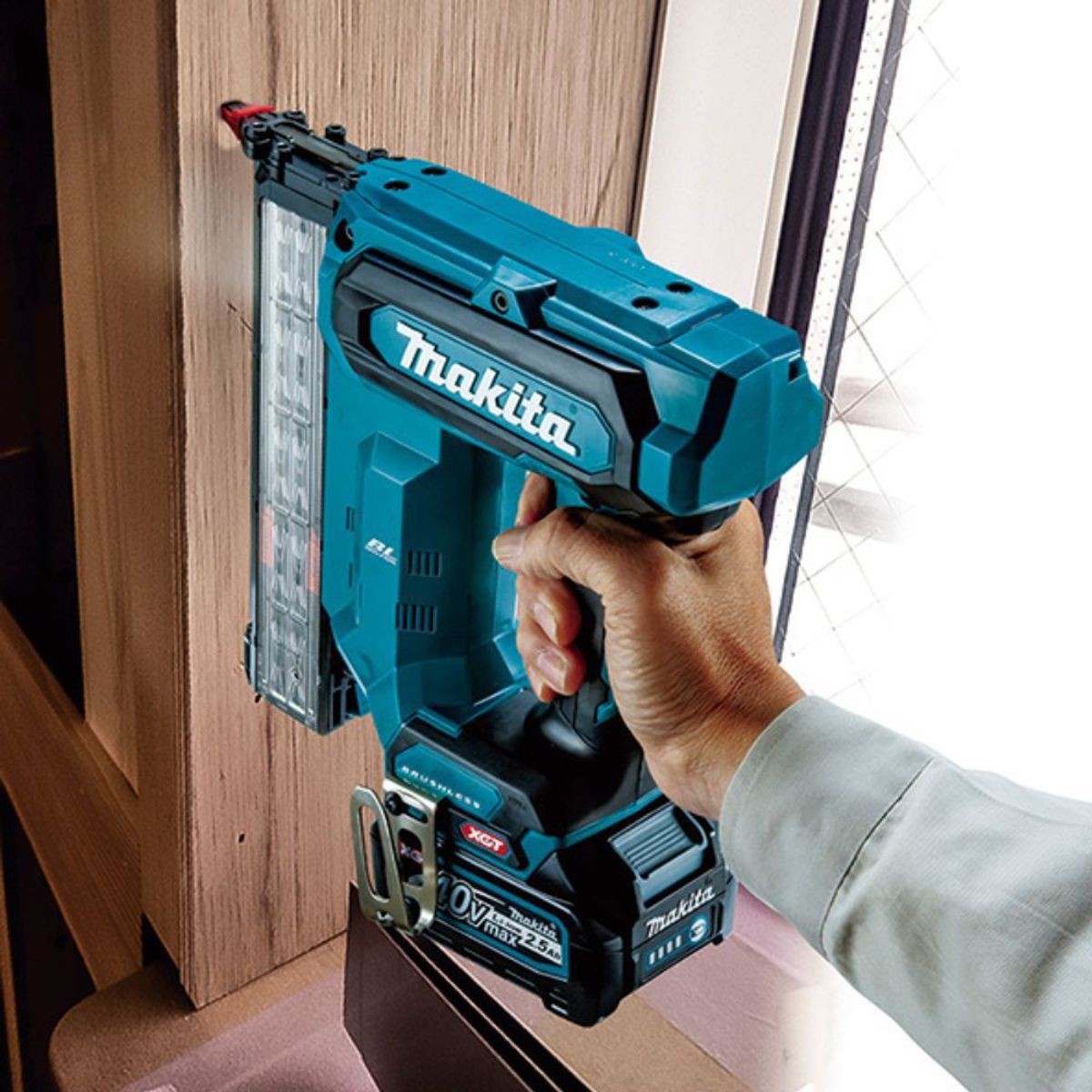 MAKITA - Clavadora Makita PT001GZ 40V XGT 15-35m (Baretool)