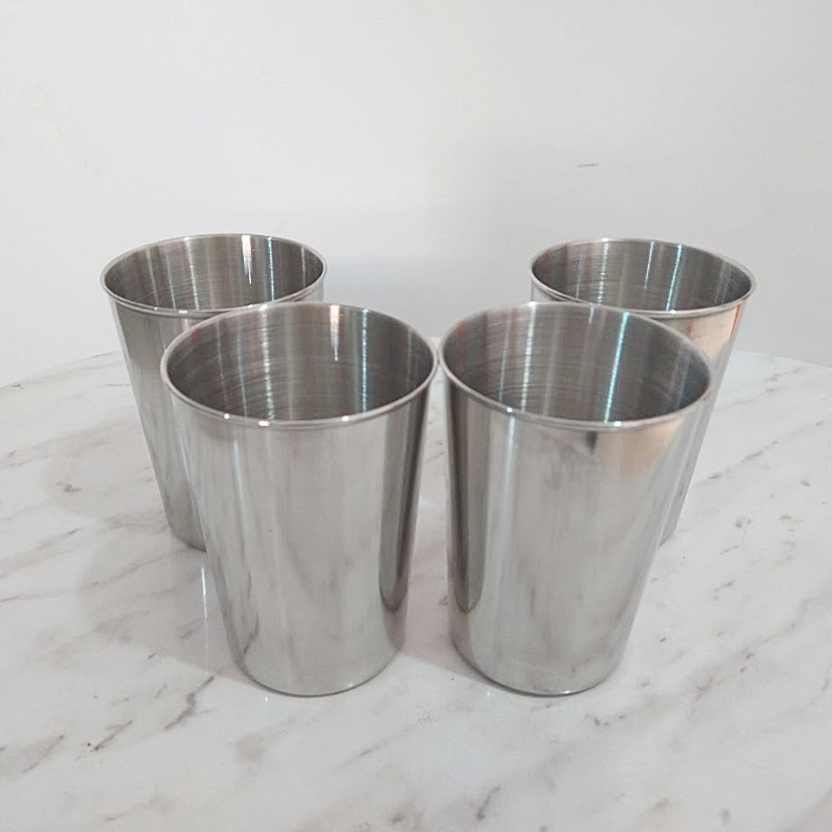 GENERICO - Jarra de 1.5 litros con 4 vasos de acero