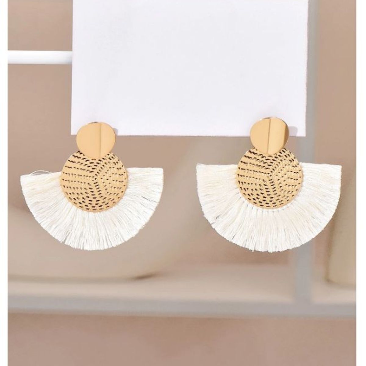 GENERICO - ARETES CON FLECO BLANCO