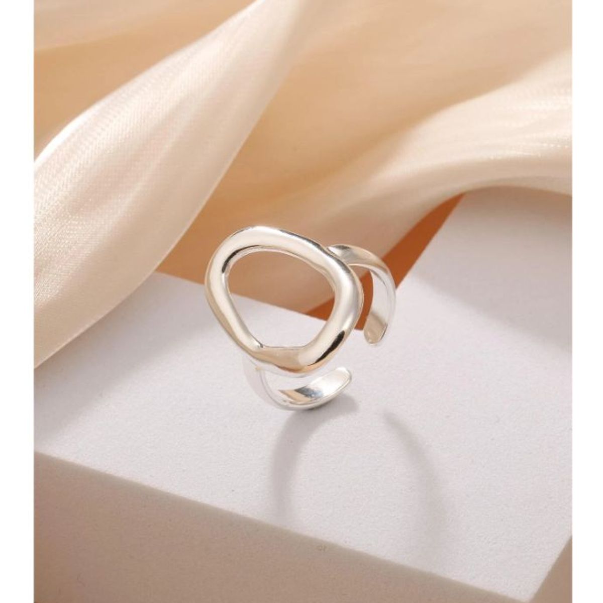 GENERICO - ANILLO CON DISEÑO DE OVAL