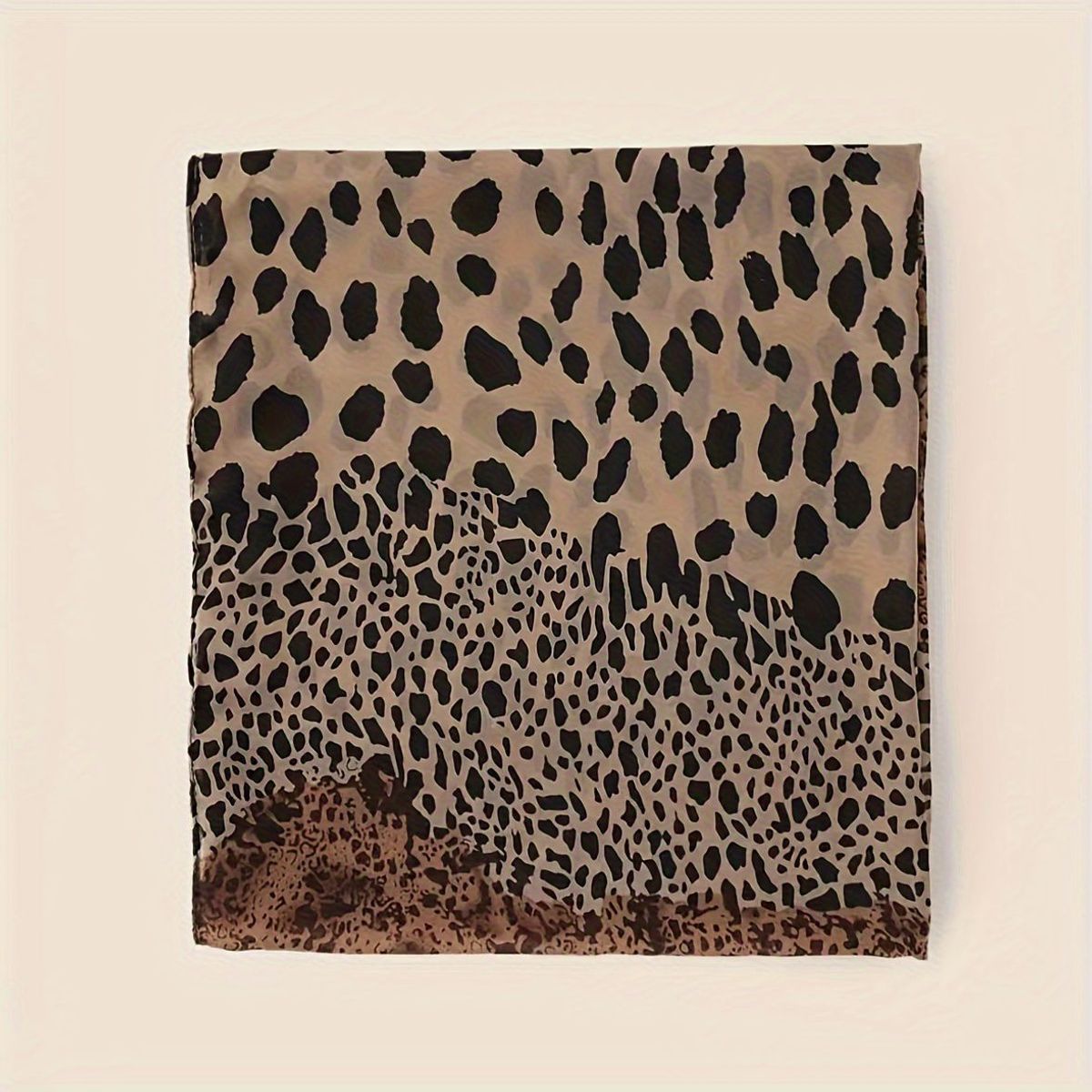 KAST PE - Pashmina Delgada Linares Beige con diseño de Leopardo
