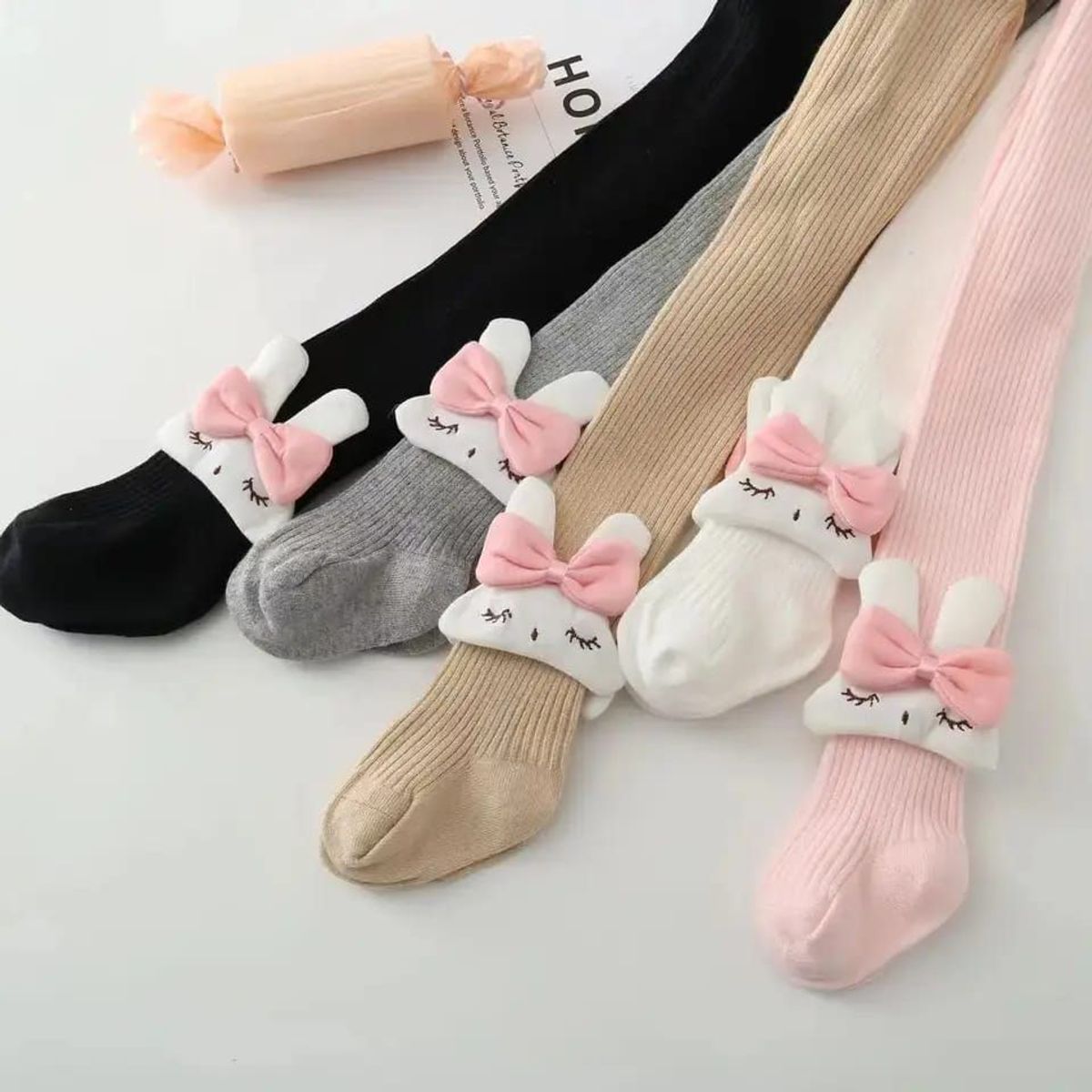 GENERICO - Panty Niña con Detalle Conejo 3D Gris Oscuro 4-6 Años