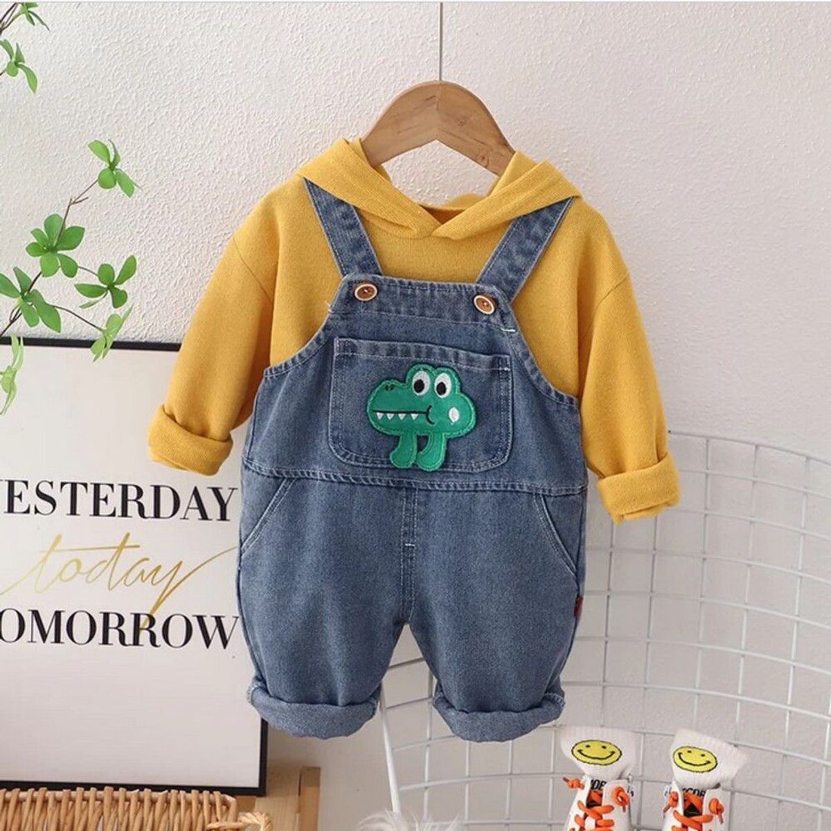 GENERICO - Jumper Overoll de Bebe de Dragon  (Jumper + Polo Manga Larga)