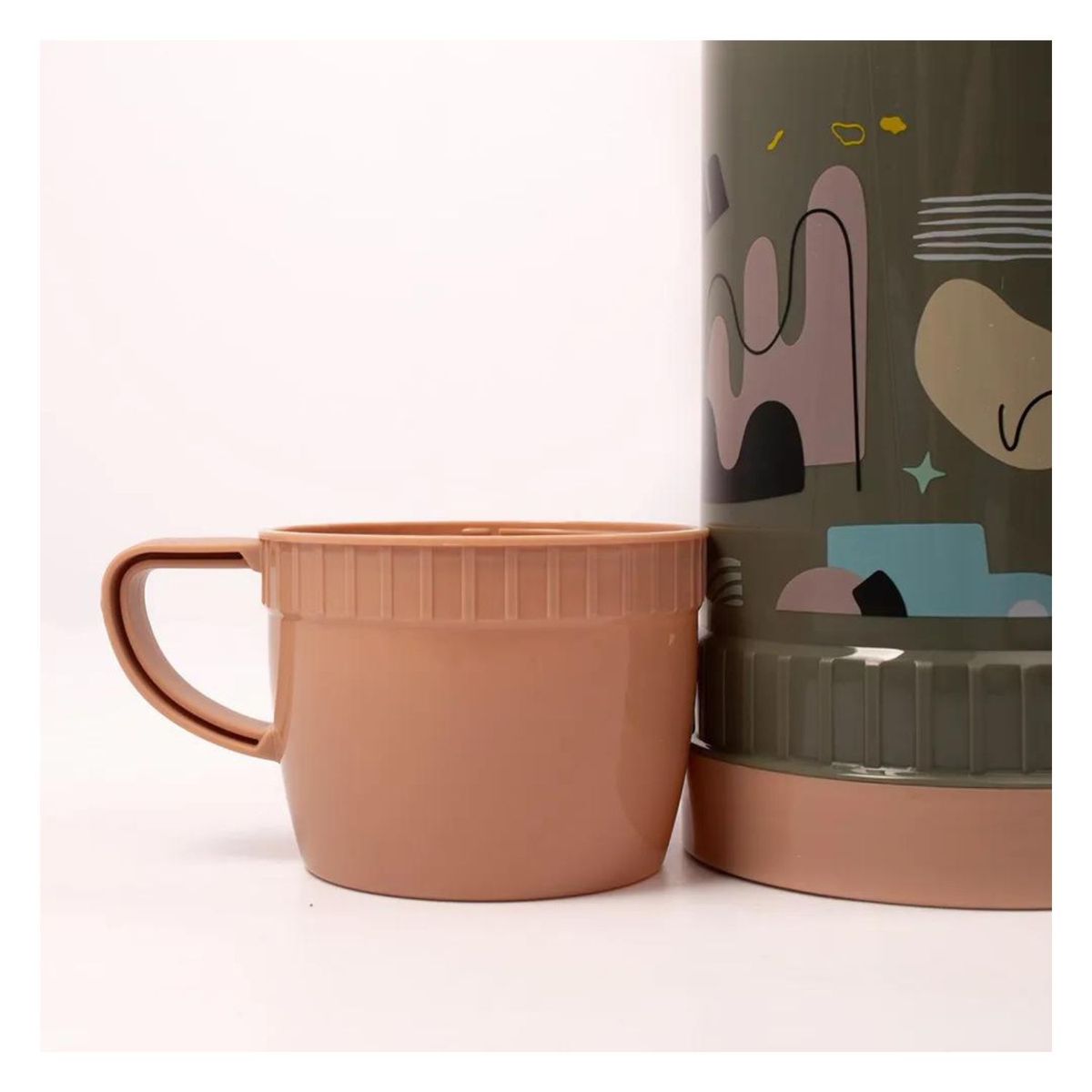 GENERICO - Termo Day Days TR_FD180_1 1.8 LT con una taza