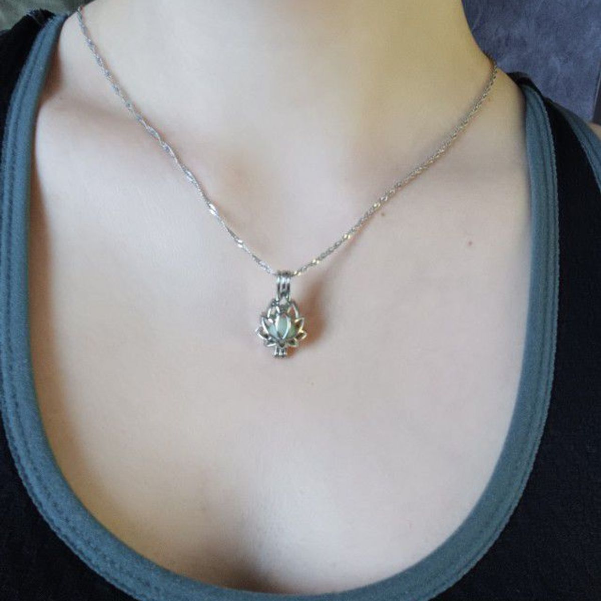 VIKINGO - Collar luminoso con colgante en forma de flor de loto