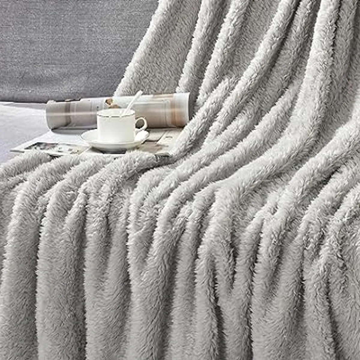 GENERICO - COLCHA DE PELUCHE PELO CORTO QUEEN PLOMO