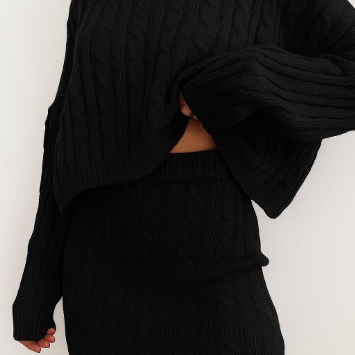 AMA OUTFITTERS - FALDA COMFY TEJIDA EN HILO NEGRO