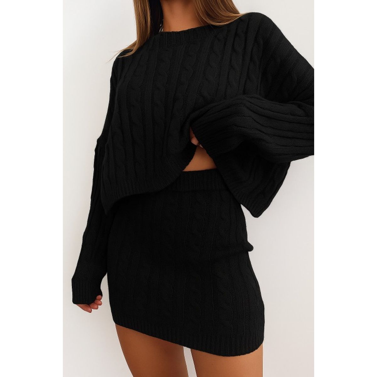 AMA OUTFITTERS - FALDA COMFY TEJIDA EN HILO NEGRO