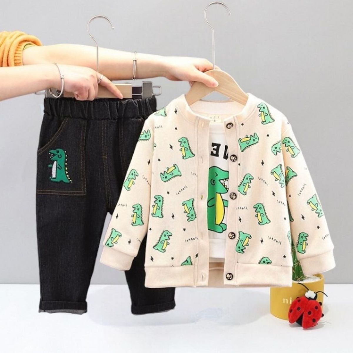 GENERICO - ROPA DE NIÑOS BEBE  MODELO DINOSAURIO -  DE 3 PIEZAS