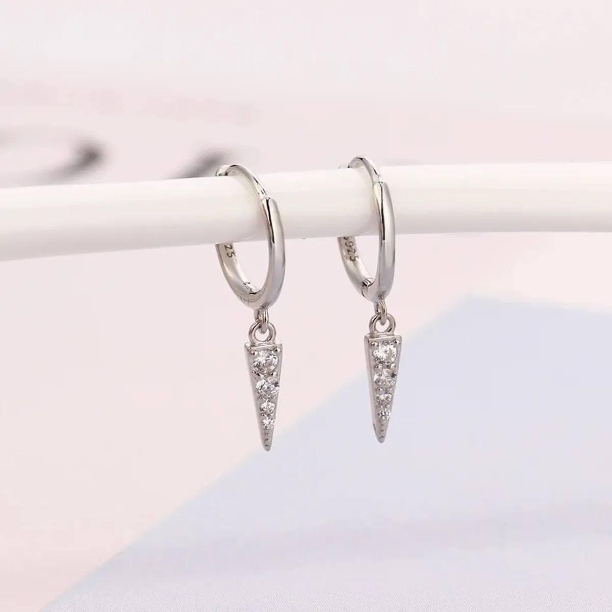 AFRODITA - Aretes de Plata 925 Bañado en Oro 18k Modelo Huggies Stewart