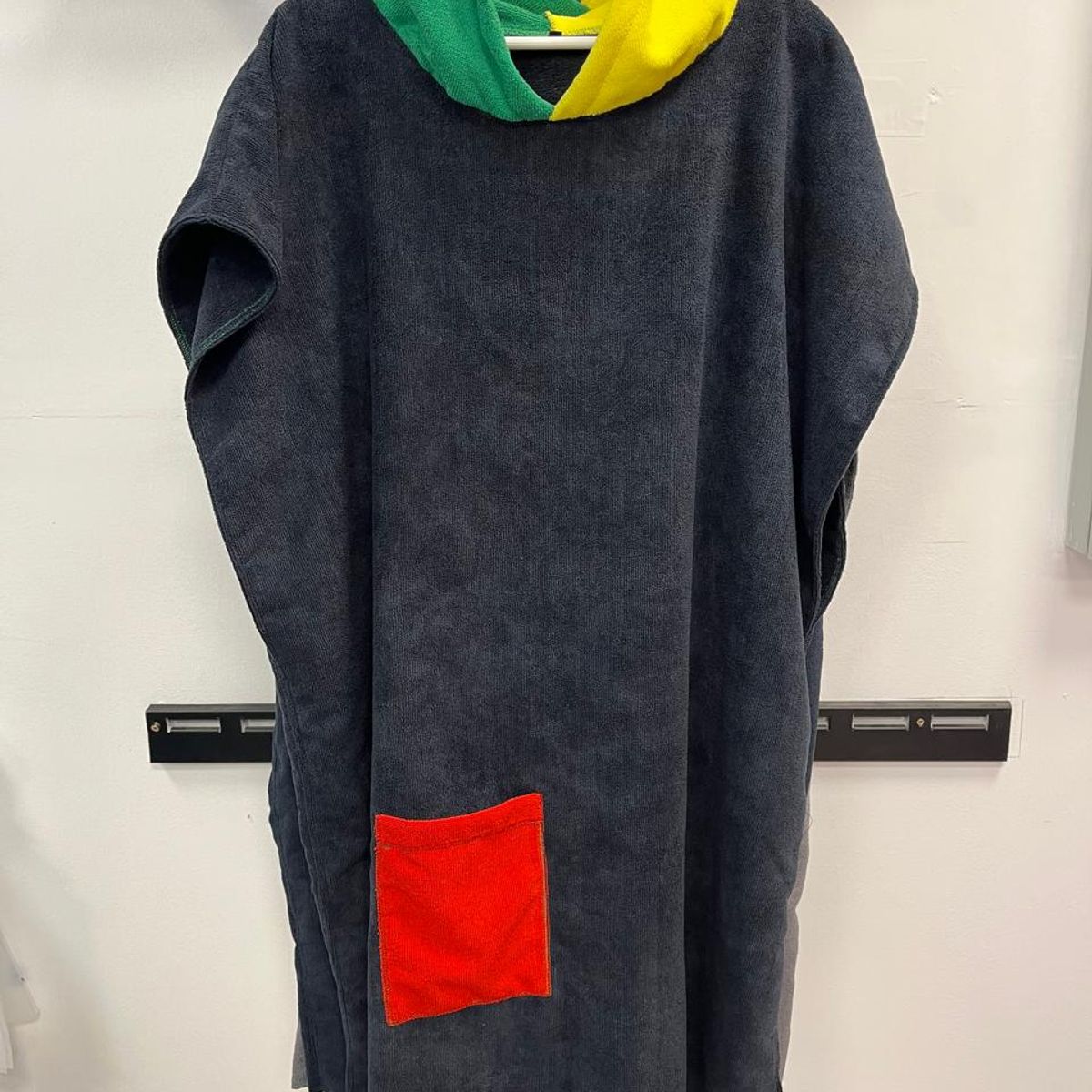 GENERICO - TOALLA CORDANO CAMBIADOR TALLA ML ADULTO NEGRO RASTA UNISEX