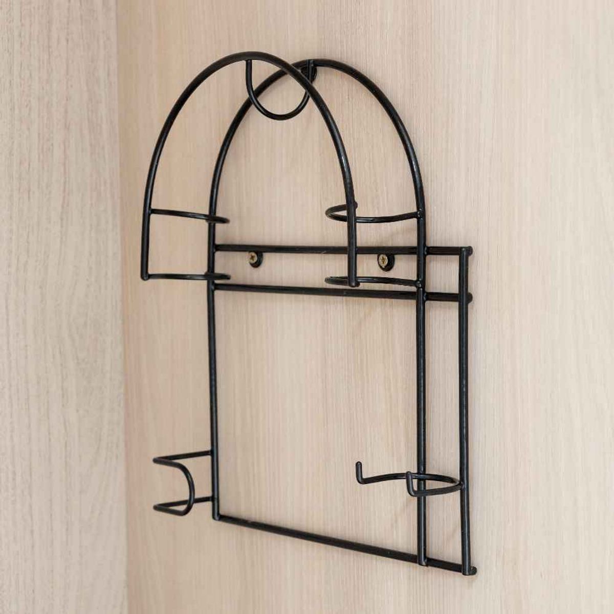 MAS CASA MOBILIARIO Y ACCESORIOS - Soporte en color negro para tubo de aspiradora Más Casa Perú