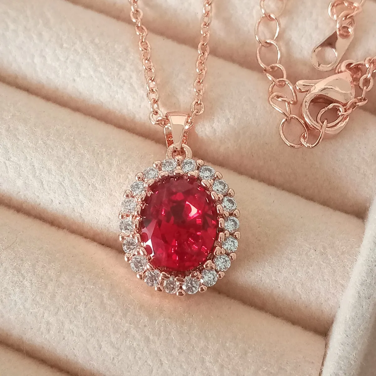 LUCYANA JOYAS Y ACCESORIOS - Collar Mujer de Cristal Rojo Bañado en Oro Rosa 18K - Joyas Lucyana