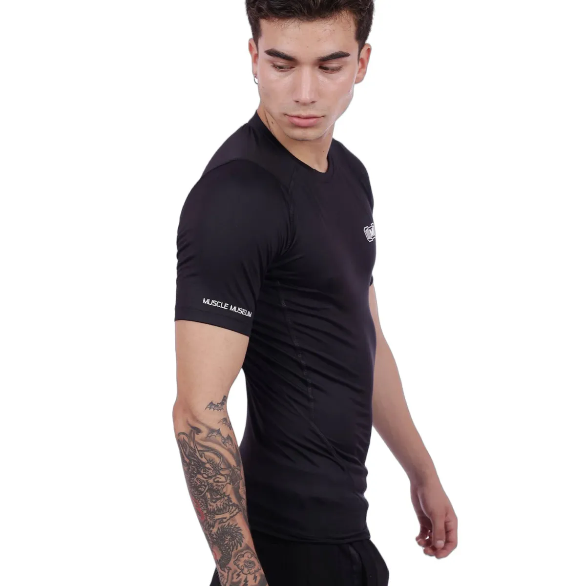 M MUSCLE MUSEUM - Polo Deportivo de Compresión Manga Corta Color Negro para Hombres