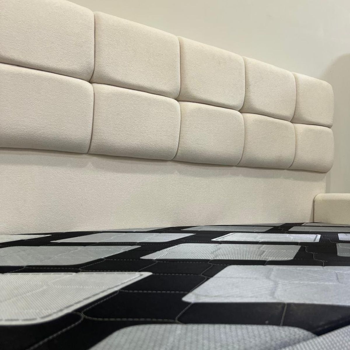 GENERICO - Cama Box Tarima + Cabecera Luxe Beige  King