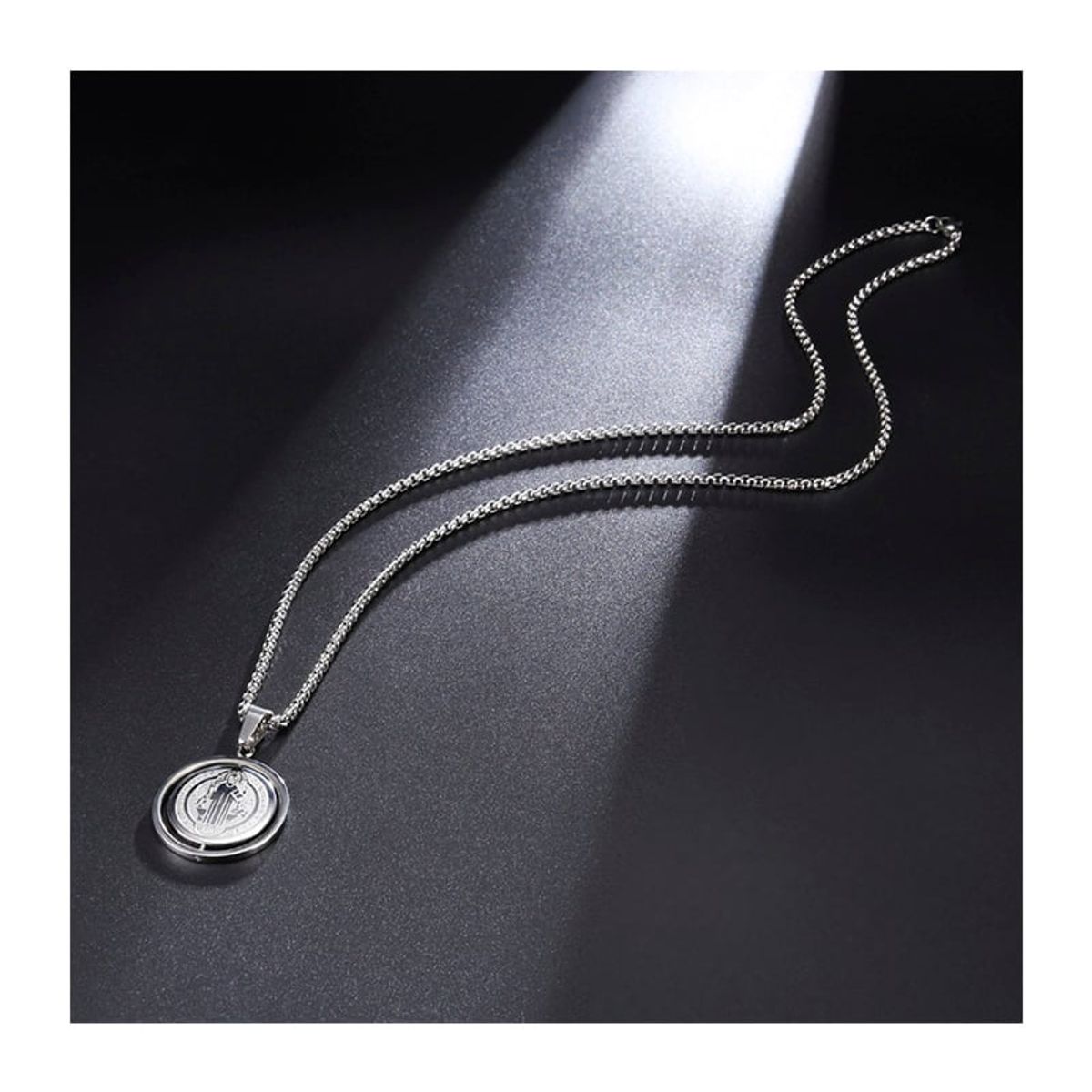 GENERICO - Collar Medalla Giratoria San Benito Acero Inoxidable Plateada