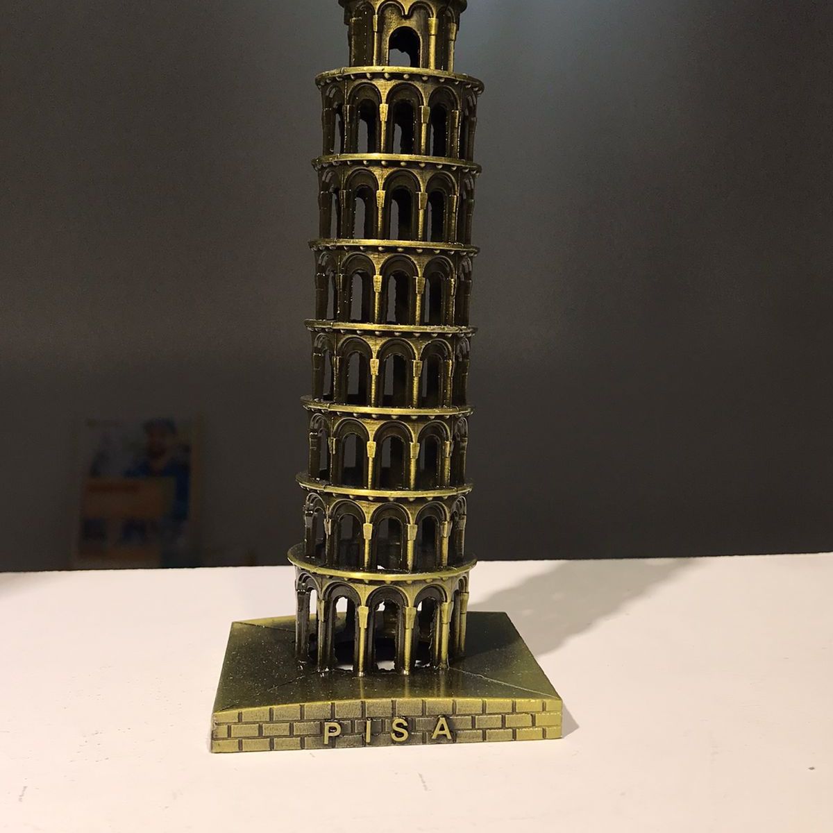 GENERICO - Estatua de Pisa color bronce en metal