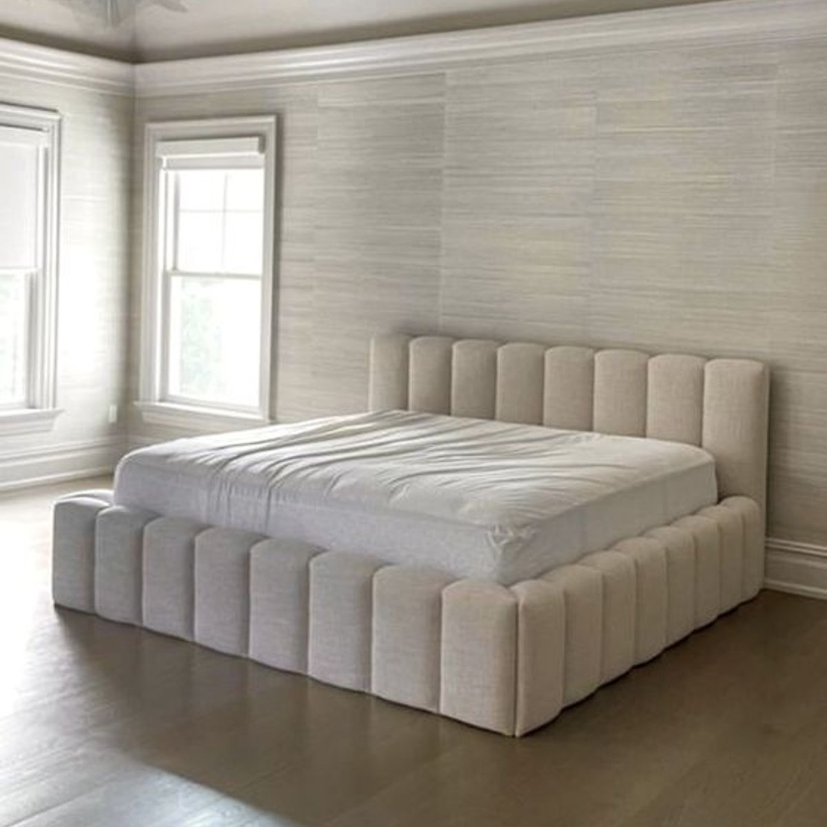 GENERICO - Cama Box Tarima + Cabecera Milo Beige  King