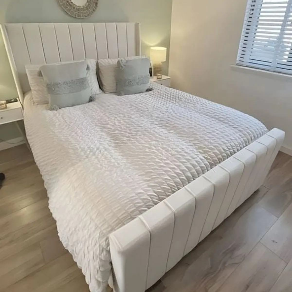 GENERICO - Cama Box Tarima + Cabecera Bed  Beige  2 plazas