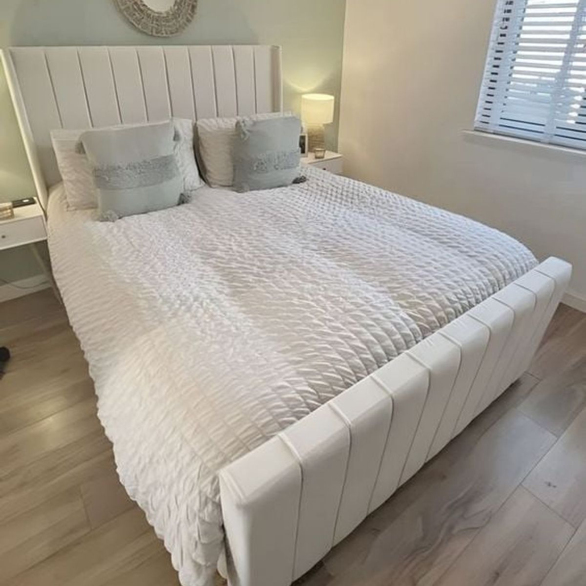 GENERICO - Cama Box Tarima + Cabecera Bed  Beige  King