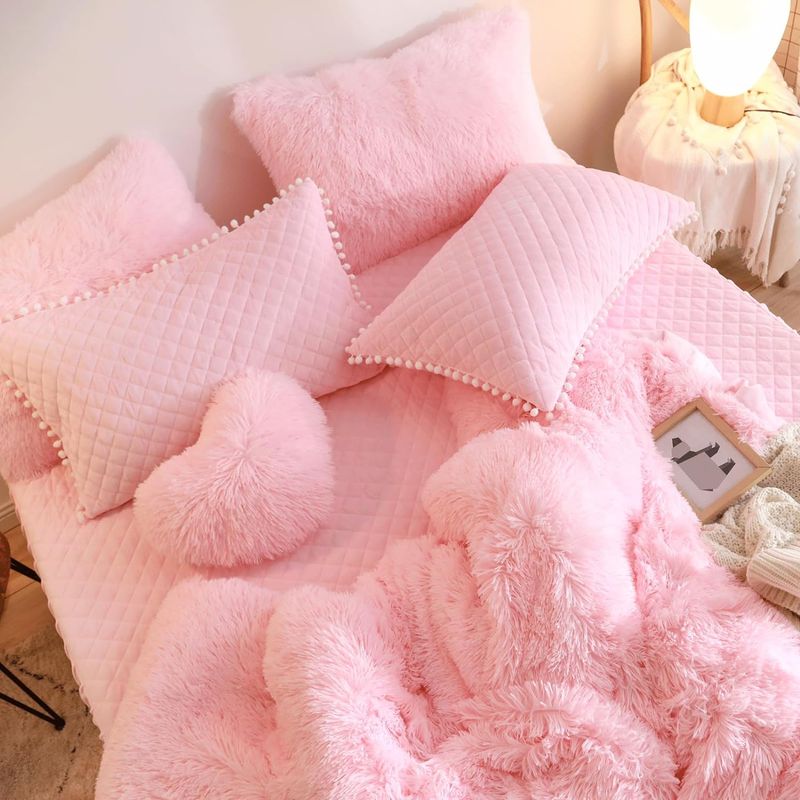 GENERICO - EDREDÓN PIEL DE OSO 2 PLAZAS  + 2 FUNDAS DE ALMOHADA ROSADO BEBE