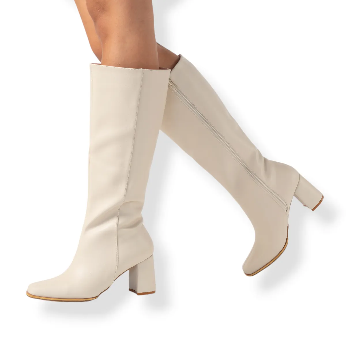 LB LIBBY CALZADOS Y ACCESORIOS - BOTAS ATENAS PUNTA CUADRADA COLOR HUESO - TACO 7