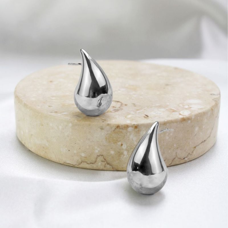 CLEO JOYAS & ACCESORIOS - ARETE GOTA DROP BOTTEGA PLATEADO TALLA M  2.5 CM ALTO