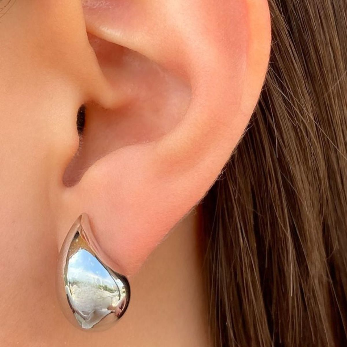 CLEO JOYAS & ACCESORIOS - ARETE GOTA DROP BOTTEGA PLATEADO TALLA M  2.5 CM ALTO