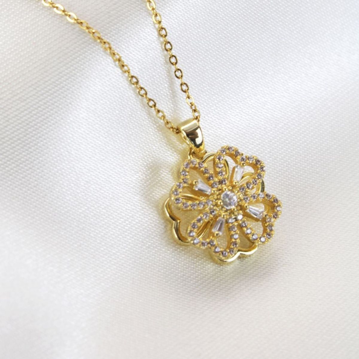 CLEO JOYAS & ACCESORIOS - Set Trebol Giratorio Antiestrés