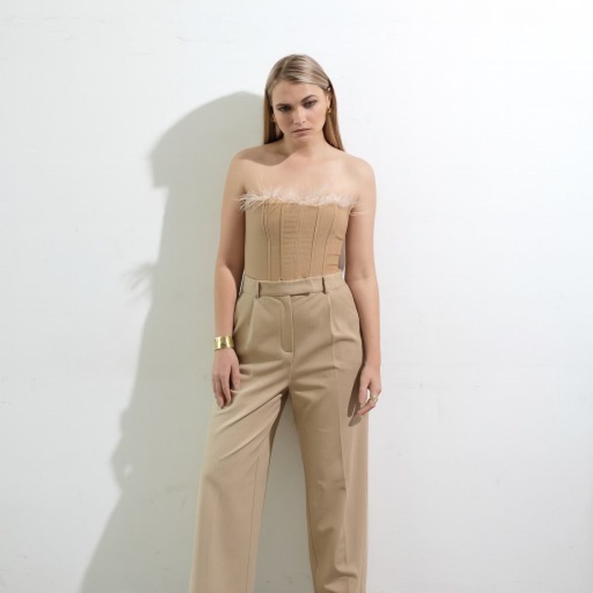 AMA OUTFITTERS - TOP BIRD BEIGE PLUMAS